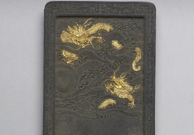 图片[2]-Imperial inkstick in the shape of an inkstone with confronting dragons, Qing dynasty, Qianlong reign (1736-1795)-China Archive